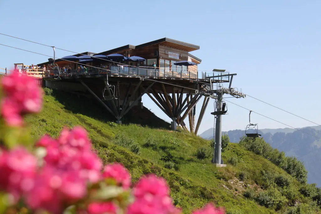 Die Aussicht genießen auf dem Hochsitz der Riesneralm